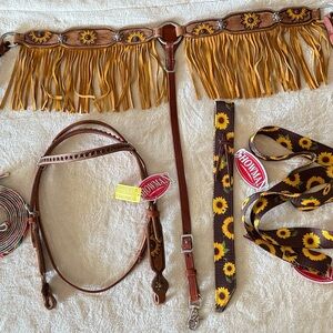 Look NWT Showman Pony Set Headstall, Breast Collar, Girth, Latigo, and Reins